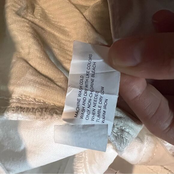 Gap off white capris. Size 4 - Picture 7 of 8